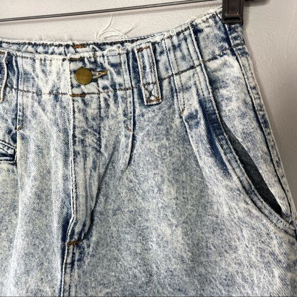 TARAZZIA SPORT Vintage Grunge High Waisted Pleated Acid Washed Denim Jean Shorts - Picture 3 of 9